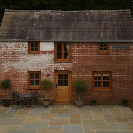Charming Country Cottage With Oak Beams In Historic Setting, Brecon Beacons Retreat Llangadog 외부 사진