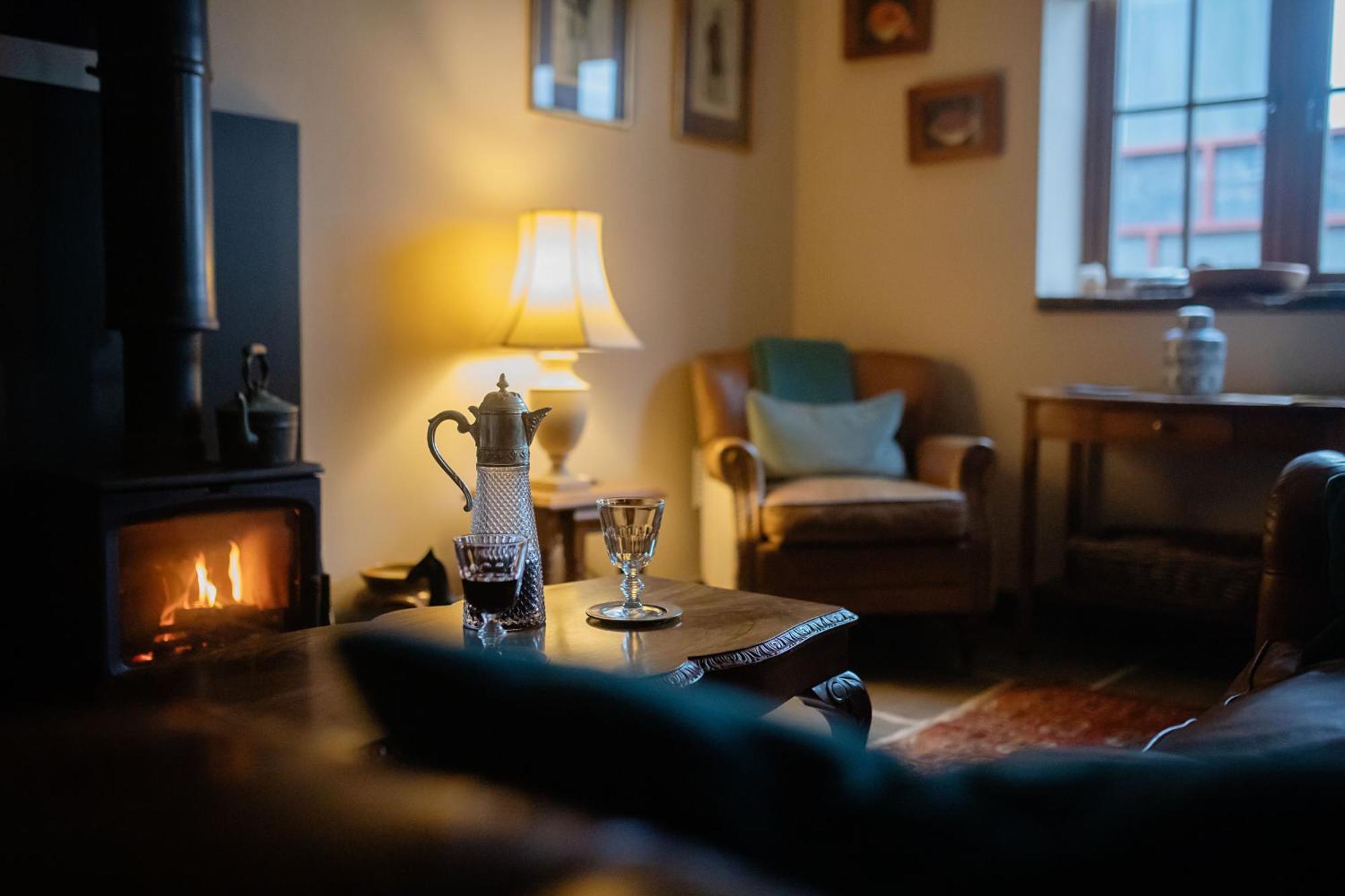 Charming Country Cottage With Oak Beams In Historic Setting, Brecon Beacons Retreat Llangadog 외부 사진