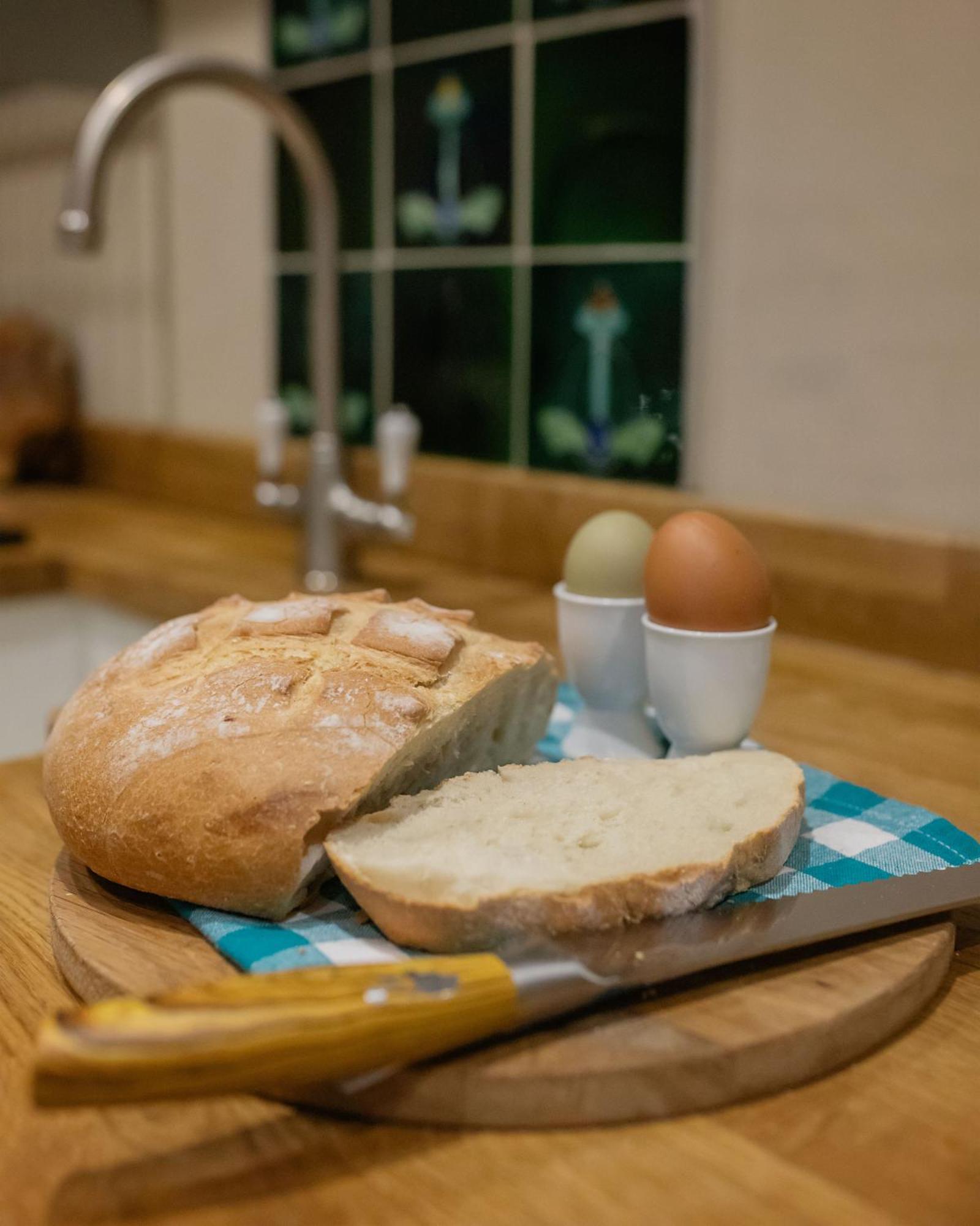 Charming Country Cottage With Oak Beams In Historic Setting, Brecon Beacons Retreat Llangadog 외부 사진