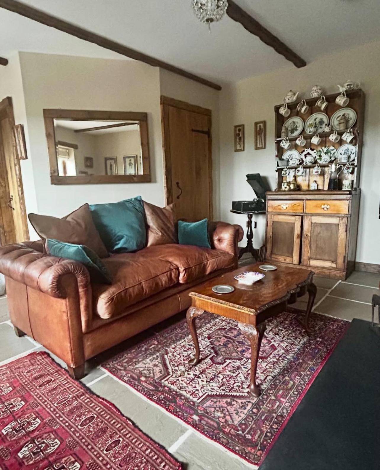 Charming Country Cottage With Oak Beams In Historic Setting, Brecon Beacons Retreat Llangadog 외부 사진