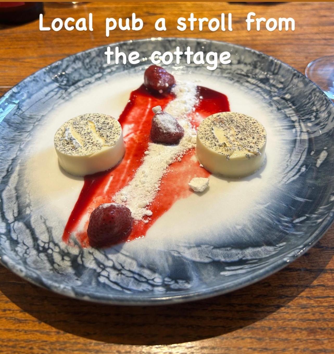 Charming Country Cottage With Oak Beams In Historic Setting, Brecon Beacons Retreat Llangadog 외부 사진