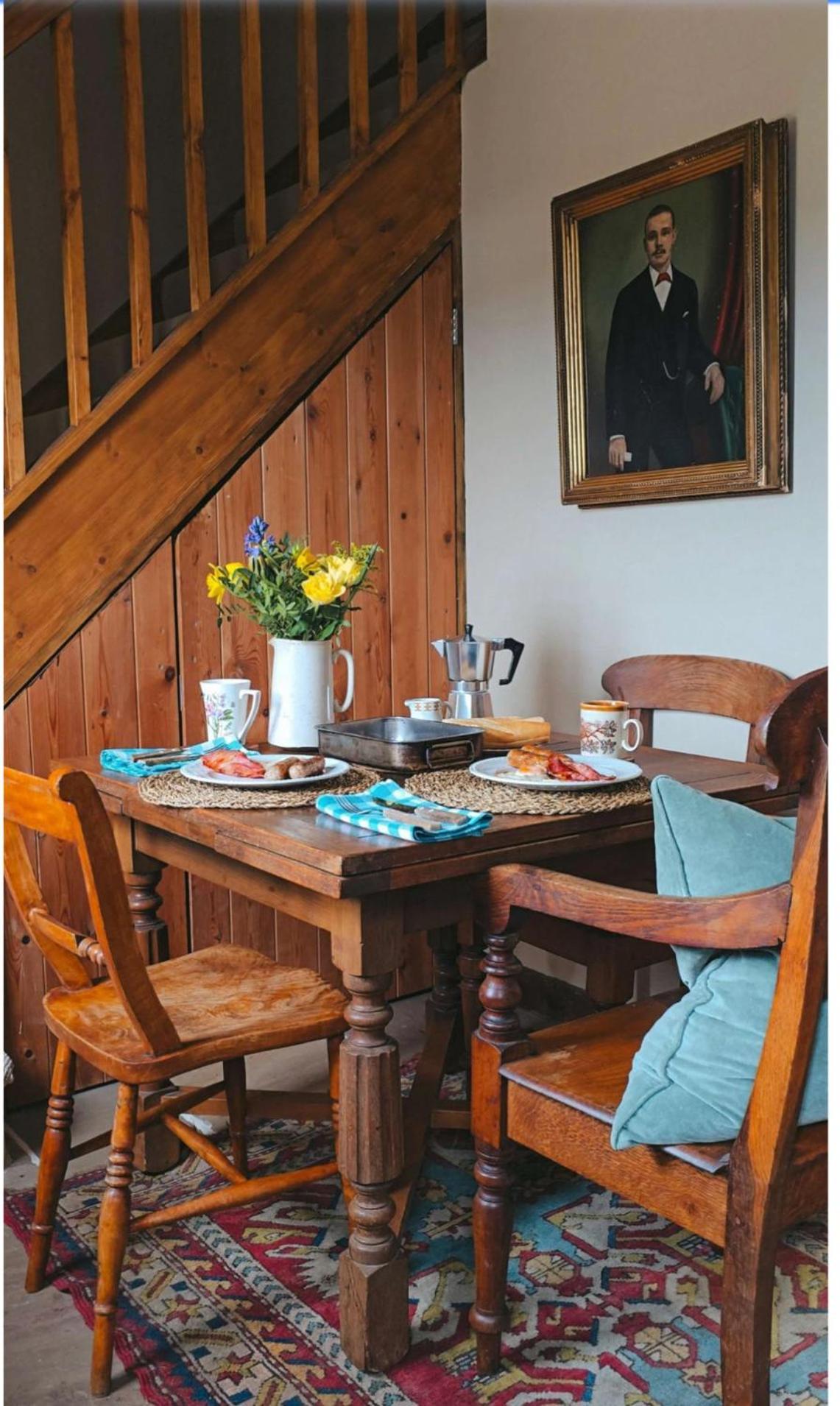 Charming Country Cottage With Oak Beams In Historic Setting, Brecon Beacons Retreat Llangadog 외부 사진